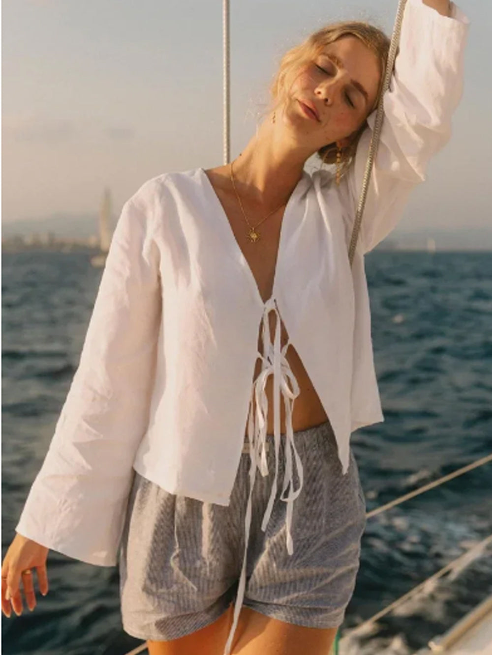 Zoë | Blouse met Striksluiting en Cropped Fit