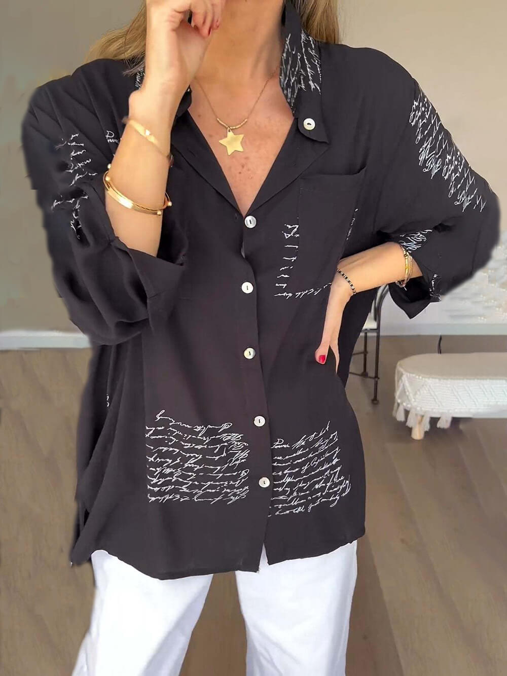 Aitana | Blouse met Script Print en Luchtige Fit