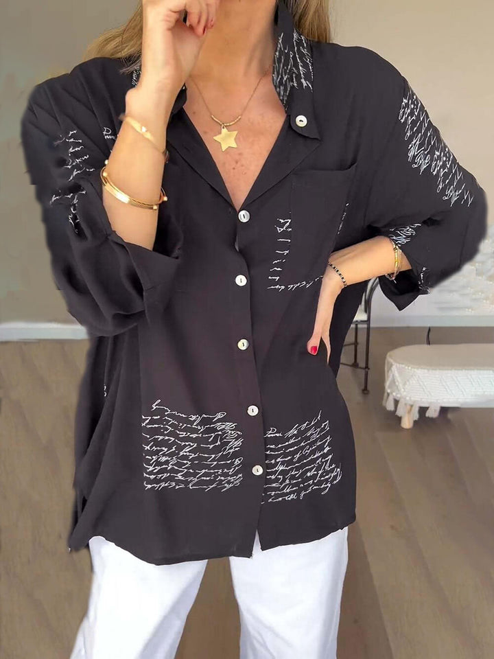 Aitana | Blouse met Script Print en Luchtige Fit