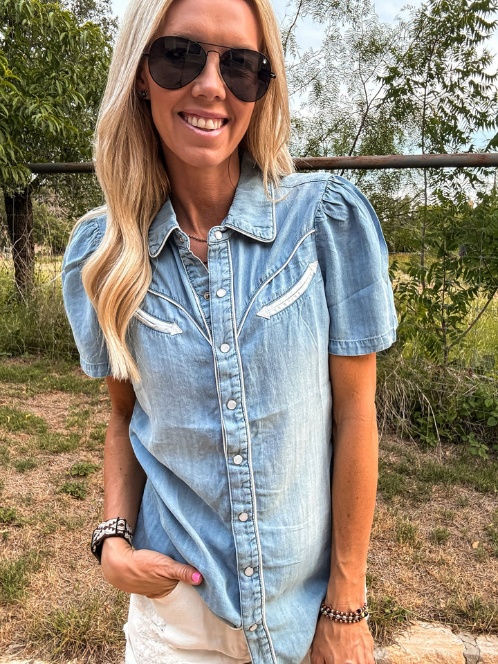 Tess | Denim Blouse met Western Details en Korte Mouwen