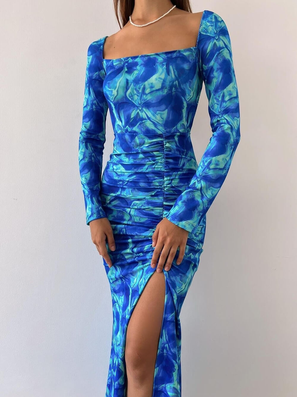 Isolde | Maxi Jurk met Marmerprint en Gedrapeerde Taille
