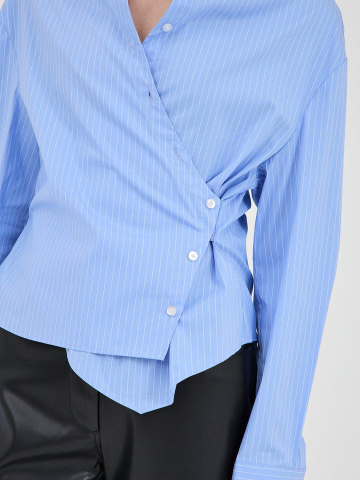 Sara | Blouse met Wikkel Detail en Fijne Strepen
