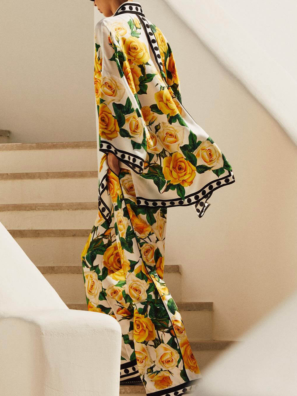 Aaltje | Blouse met Rozenprint en Statement Details