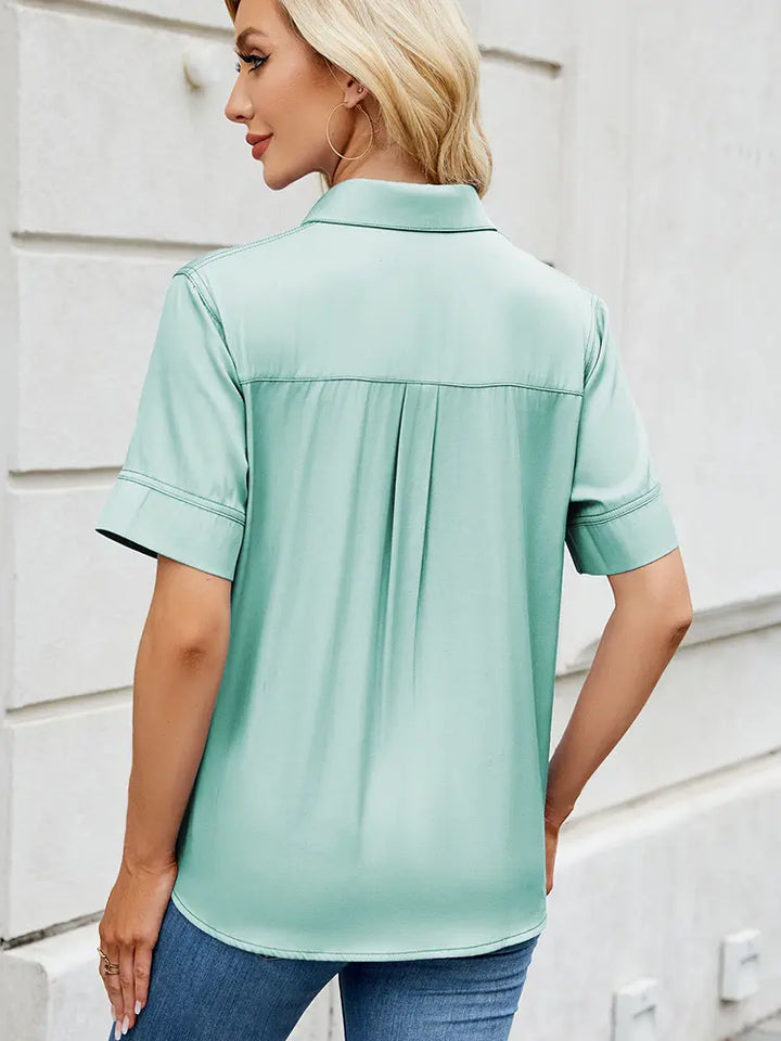 Lara | Blouse met Korte Mouwen en Minimalistisch Design