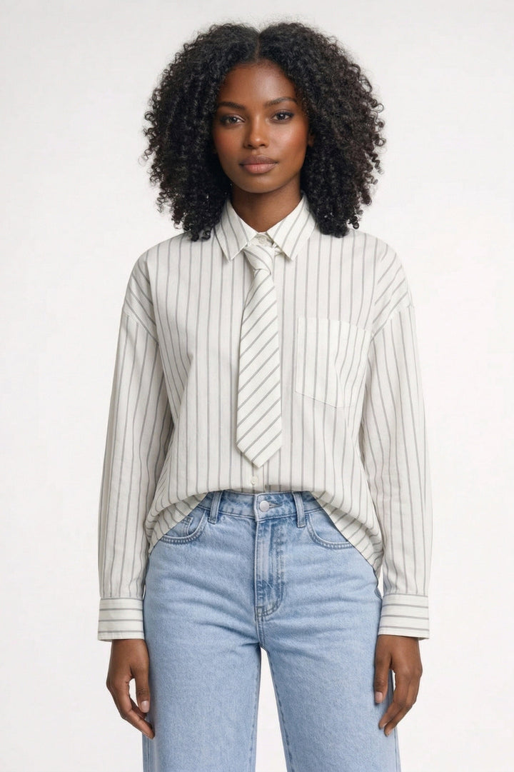 Abigail | Gestreepte Blouse met Stropdas
