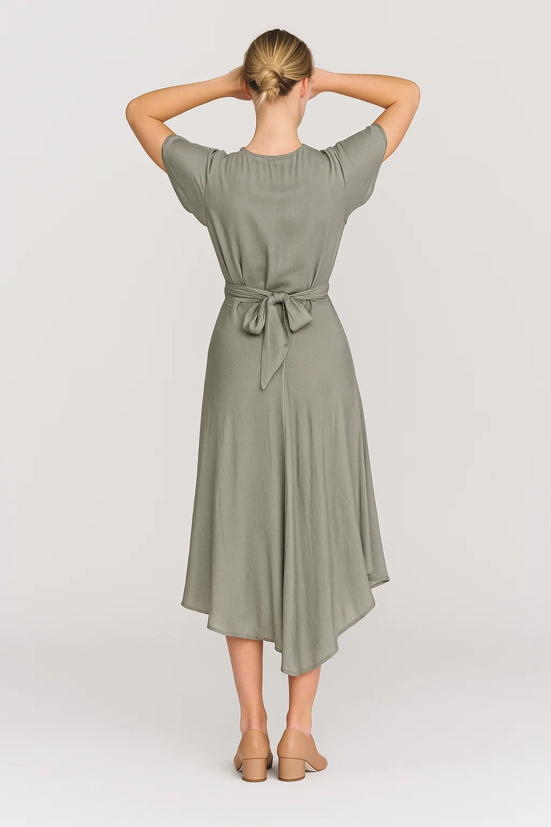 Mila | Asymmetrische Midi Jurk met Twist Detail