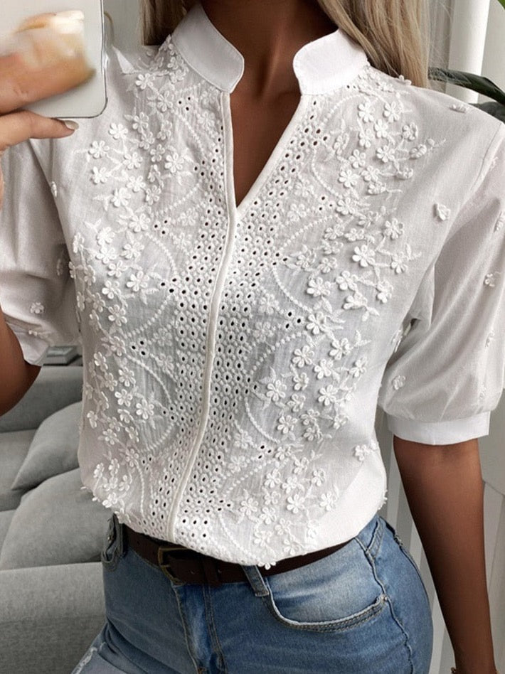 Abby | Blouse met Broderie en Elegante Details