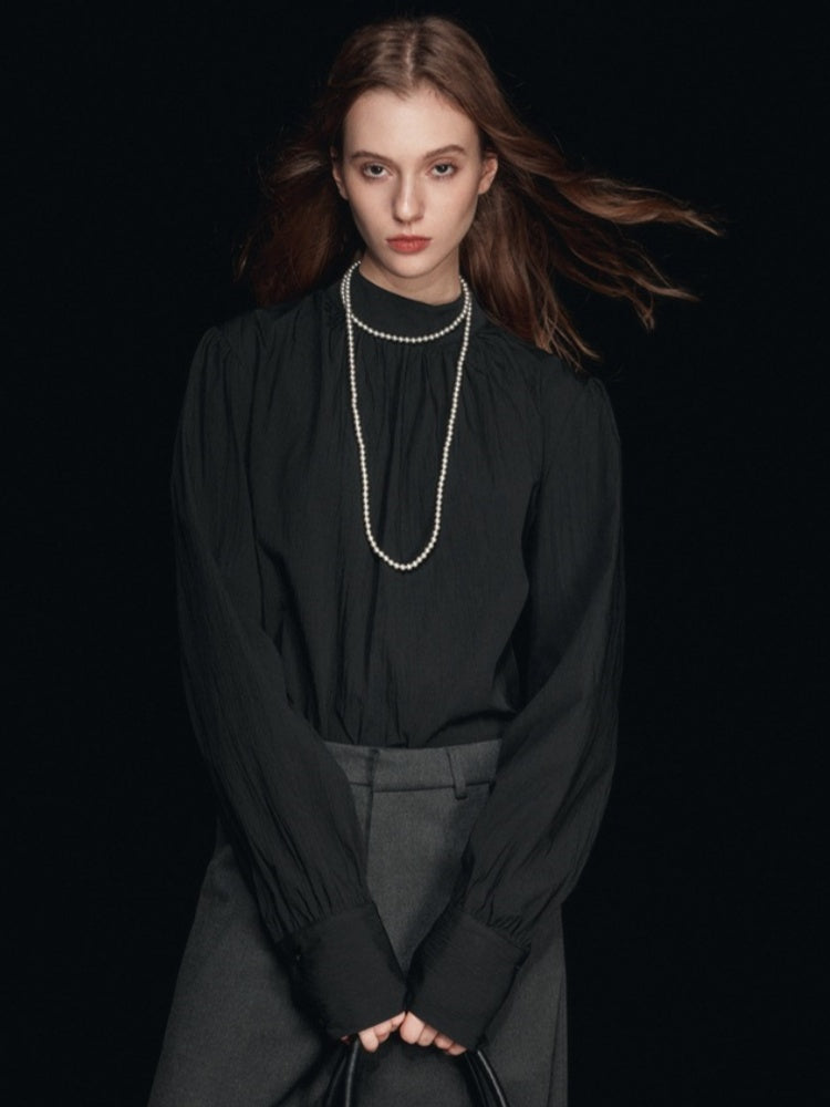 Adèle | Blouse met Hoge Hals en Subtiele Plooien