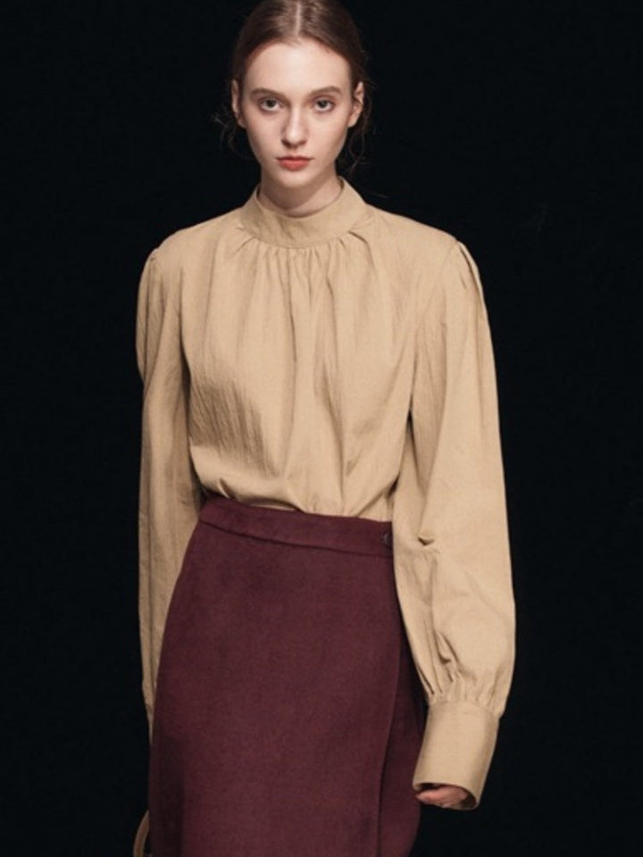 Adèle | Blouse met Hoge Hals en Subtiele Plooien