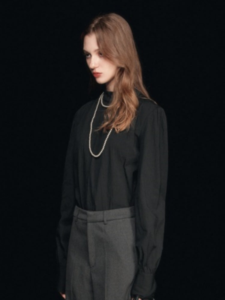 Adèle | Blouse met Hoge Hals en Subtiele Plooien
