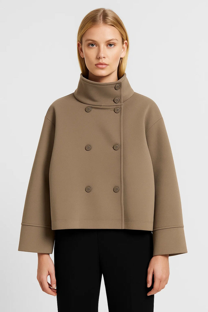 Noor | Elegante Korte Jas met Hoge Kraag en Knopen en Wijde Mouwen