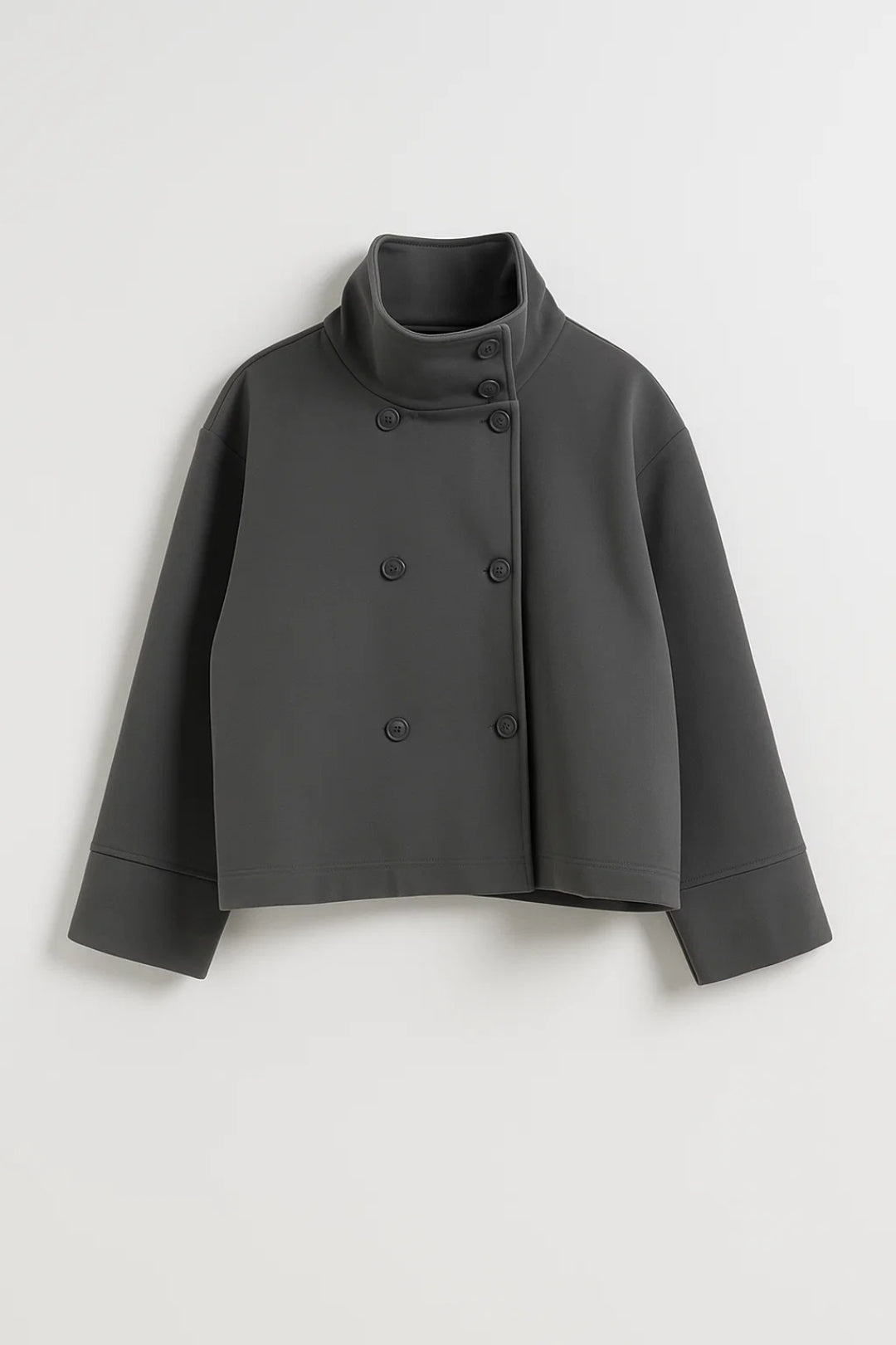 Noor | Elegante Korte Jas met Hoge Kraag en Knopen en Wijde Mouwen