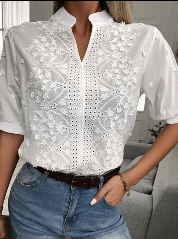 Abby | Blouse met Broderie en Elegante Details