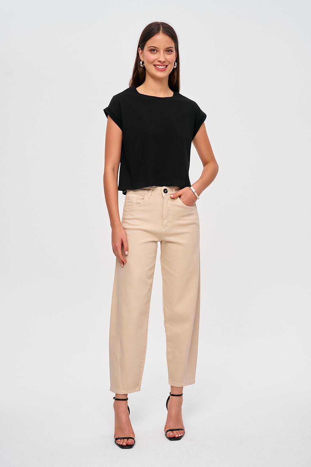 Noa | Straight Fit Jeans in Beige